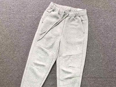 Conjunto Nike tech Fleece Kobe Bryant Cinza